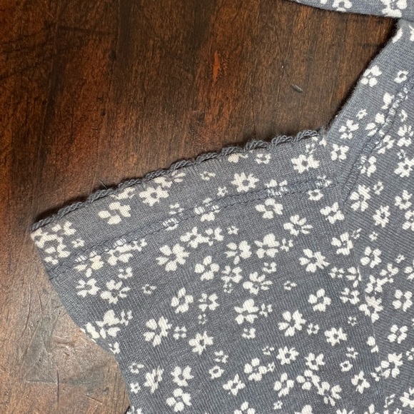 PacSun Basics long sleeve floral top size medium - dusty blue in color - Picture 3 of 5